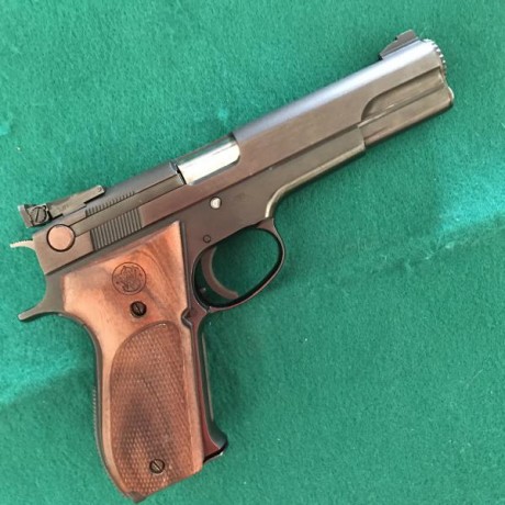 Vendo S & W Master 52 38 swc. 700 €. 

Arma en perfecto estado, cachas de madera y 2 cargadores. 02