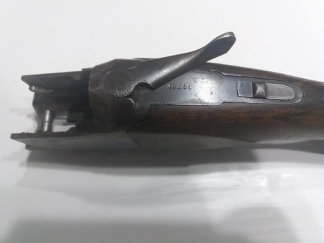 Hola a todos. 

Como os comenté en mi presentación, tengo una Browning con unos 40 -45 años encima, la 100