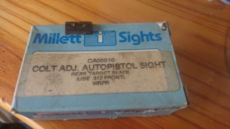 Vendo pistola modelo 1911 de Norinco con dos cañones: 45 ACP y 9 mm, cachas de madera, alza para el cañon 20