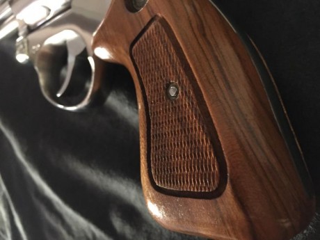 Vendo o cambio por pistola 9 mm en similares condiciones , precioso revólver plateado en brillo Taurus 00