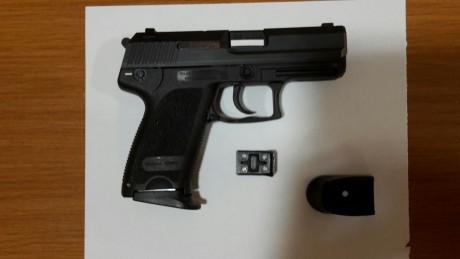 En venta pistola  HK USP Compact calibre 9 pb. Va con todo lo que aparece en las fotos, incluido las tres 00