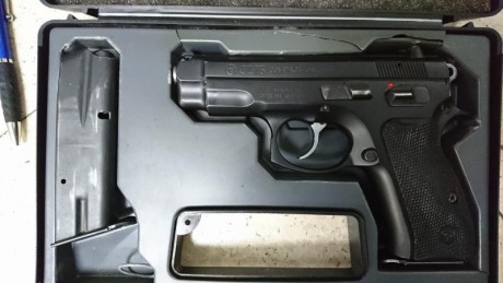 Pues eso busco cz75 compact  o hk p 2000 sk , la del martillo exterior. Escucho ofertas 21