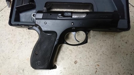 Pues eso busco cz75 compact  o hk p 2000 sk , la del martillo exterior. Escucho ofertas 20
