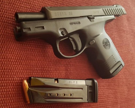   Vendo en Madrid esta impecable Steyr S9 en calibre 9mm×19, guiada en "F". Viene con su maletín, 02