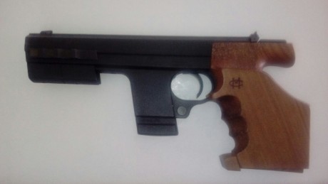 Vendo la pistola de un compañero del club, es una Hammerli 280 con dos carros 22lr y 32SW y cuatro cargadores,la 02