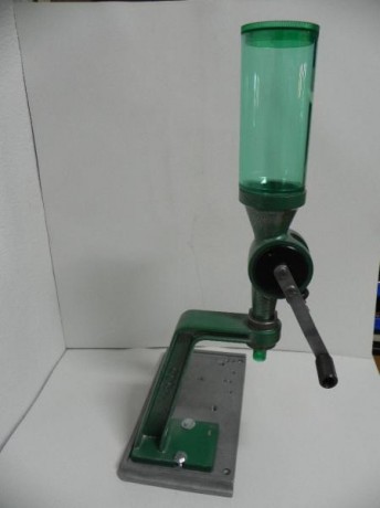 vendo dosificador de rifle marca rcbs uniflow con soporte y base, todo marca rcbs 150 euros 01