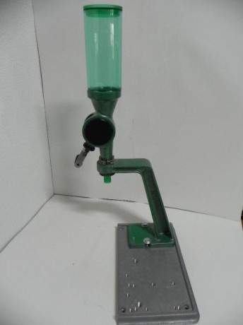 vendo dosificador de rifle marca rcbs uniflow con soporte y base, todo marca rcbs 150 euros 00