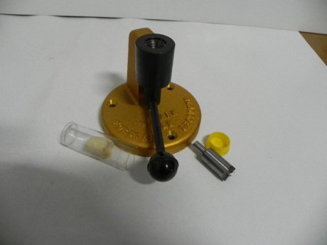 vendo trimmer Foster con fresa y shellholder del 222 remington 300 aac para usar en taladros con torre 00