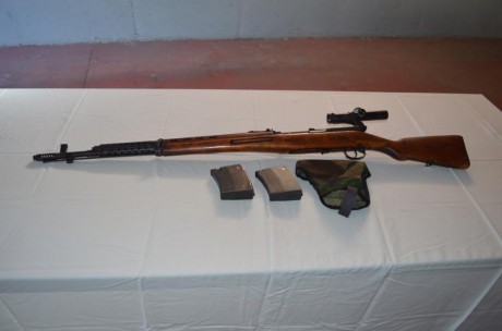 Vendo tokarev en 762x54R con su visor original de los pocos que hay y con su funda  y en su maleta  correspondiente 01