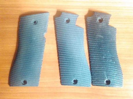 Hola a todos, vendo un juego de cachas originales de pistola Star, modelo 30M y otro juego original (más 00