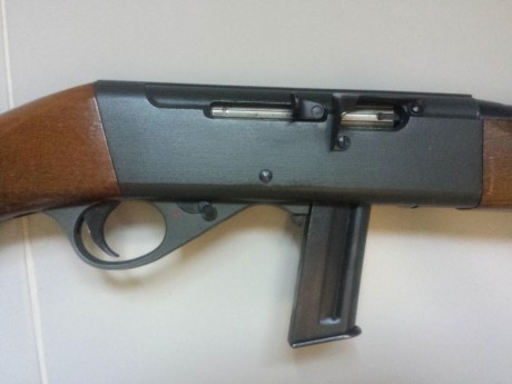 vendo carabina Anschutz modelo 520 en calibre 22 , en muy buen estado tanto de mecanismos como de maderas 01