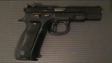 CZ 85 combat 9 mm con dos cargadores  y grip hogue. Tambien tiene gatillo plano y martillo aligerado, 00