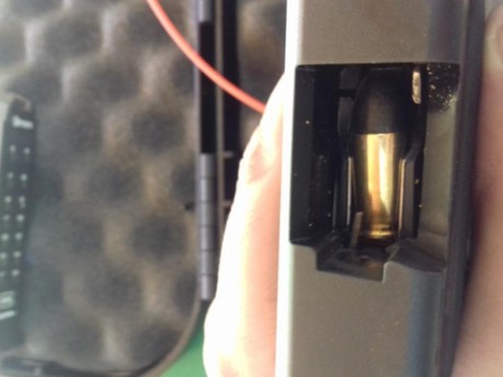 Hola compañeros tengo mi glock 17 3gen y hoy me se a trabado Muchas veces se me queda la uña extractora 21