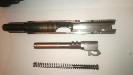 CZ 85 combat 9 mm con dos cargadores  y grip hogue. Tambien tiene gatillo plano y martillo aligerado, 22