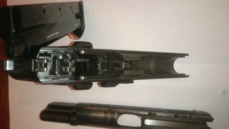 CZ 85 combat 9 mm con dos cargadores  y grip hogue. Tambien tiene gatillo plano y martillo aligerado, 21