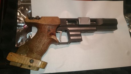 Se vende pardini hp 32.
Incluye maletín de transporte y dos cargadores.
La talla de la empuñadura es M,con 02