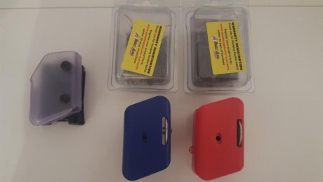 Hola, tengo dos portacargadores DAA .  Los DAA son el modelo de plastico pero estan en perfectas condiciones, 02