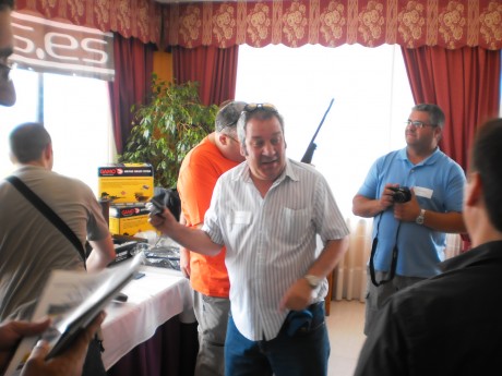 Estimados usuarios, 

A continuación paso a dar más detalles sobre la Reunión de armas.es en Valencia 100