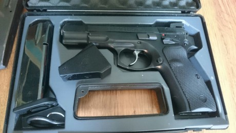Buenas, pongo a la venta una cz75b 9mm con equipo para ipsc, cinturón con 2 porta cargadores y funda de 00