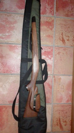 Es un amigo que vende su culata para cazar del Rubin k-31. Madera nogal, punta ébano y lomo regulable.
El 02