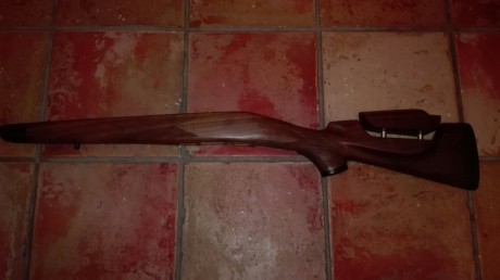 Es un amigo que vende su culata para cazar del Rubin k-31. Madera nogal, punta ébano y lomo regulable.
El 20