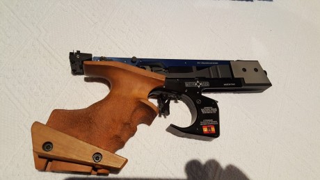 En perfecto estado de uso, está como nueva. Es una gran máquina, para practicar precisión de nivel. 850e 01