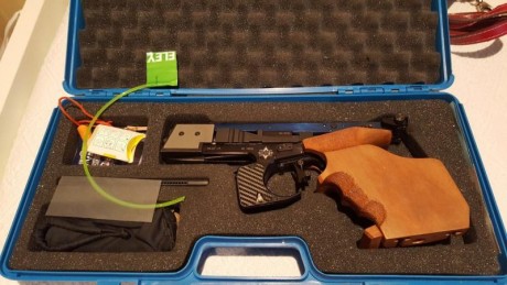 En perfecto estado de uso, está como nueva. Es una gran máquina, para practicar precisión de nivel. 850e 00