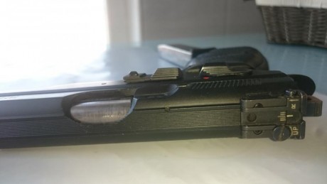 CZ 85 combat 9 mm con dos cargadores  y grip hogue. Tambien tiene gatillo plano y martillo aligerado, 90