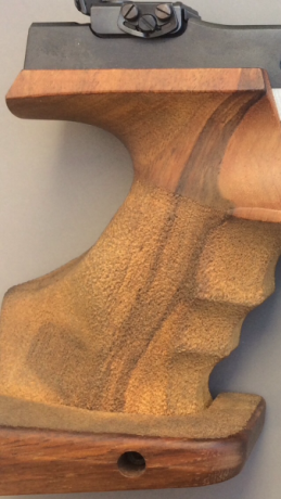 .-Vendo mi Walther GSP EXPERT calibre 22Lr. 
.-Guiada con Licencia F.
.-El arma está en muy buen estado 20