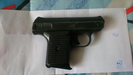 Se vende pistola detonadora marca S.M., modelo 110, calibre 8mm, con un cargador, con sus años encima 00