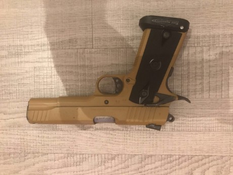 Se vende con 5 porta cargadores nuevos sin usar cinturón  y funda pistola también sin usar 6 cargadores 01