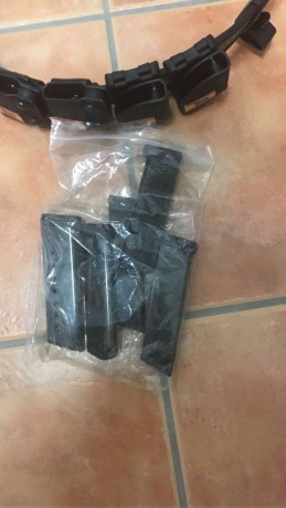 Se vende con 5 porta cargadores nuevos sin usar cinturón  y funda pistola también sin usar 6 cargadores 11