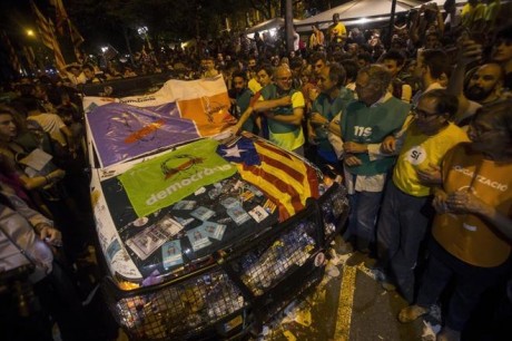 Pues eso...... que no nos pase a nosotros.

https://okdiario.com/espana/2017/09/21/golpistas-robaron-metralletas-guardias-civiles-manresa-sitiados-4-horas-1341044 110
