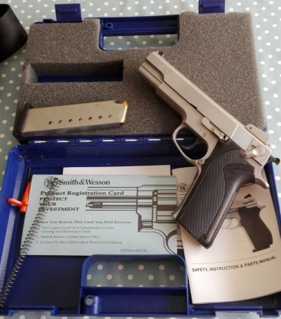 Un compñaero me ha pedido que incluya esta preciosidad. Guiada en A y con menos de 100 disparos. Fundas 01