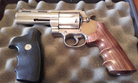 VENDO COLT ANACONDA
4 pulgadas
Calibre 44 magnum
750 euros
SOLO TELEFONO 659730901 NO WSSP 00