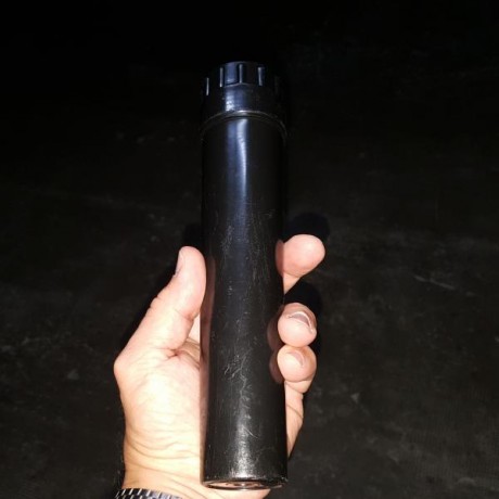 Se vende visor con tripode y funda rigida. 
30 euros incluido el porte 02