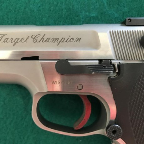 Perfecta para 9mm, estado impecable, en su caja original con instrucciones.

El arma esta en Madrid. 

850 00