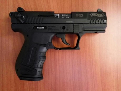 Hola, vendo esta Walther P22 que está impoluta. He tirado un par de veces con ella. Guiada con licencia 00