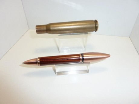 Precioso Bolígrafo que hará las delicias de cualquier coleccionista, aficionado a las armas caza o tiro 02
