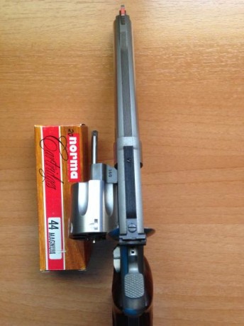 VENDO REVOLVER DE LA MARCA SMITH&WESSON MODELO 629 DEL CALIBRE 44 MAG. MUY POCOS TIROS. ARMA DE COLECCION. 00