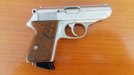 Vendo walther PPK calibre 32 ACP, documentada en A 
Dos cargadores, funcionamiento perfecto.
Se encuentra 02