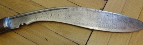 Kukri militar de la WWII, muy usado, marcajes en la hoja, al parecer de 1918, 43 centímetros, sin funda, 12