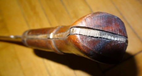 Kukri militar de la WWII, muy usado, marcajes en la hoja, al parecer de 1918, 43 centímetros, sin funda, 11