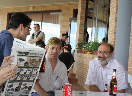 Estimados usuarios, 

A continuación paso a dar más detalles sobre la Reunión de armas.es en Valencia 00