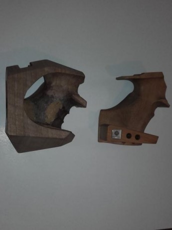 Buenas tardes

Vendo dos cachas, una para una pistola CM84E talla S y retocada para marcar los dedos, 01