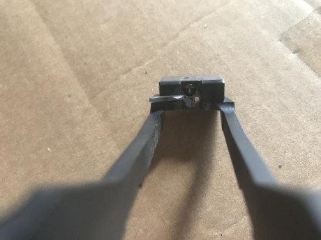 Buenas tardes:

 Vendo corredera completa con aguja percutora y uña extractora, también entra en el lote 01