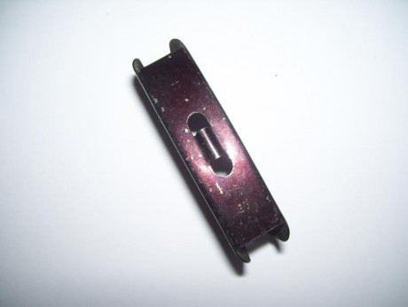 Hola 
vendo peine casi nuevo para el fusil Mannlicher 1895 Holandes del calibre 6,5x53 R


precio 15 euros 01