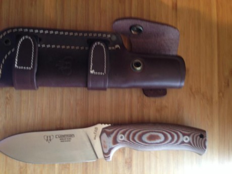Se venden las siguientes piezas de cuchilleria: navaja tops magnum 747, acero 154cm, precio, 75, 00 eur. 01