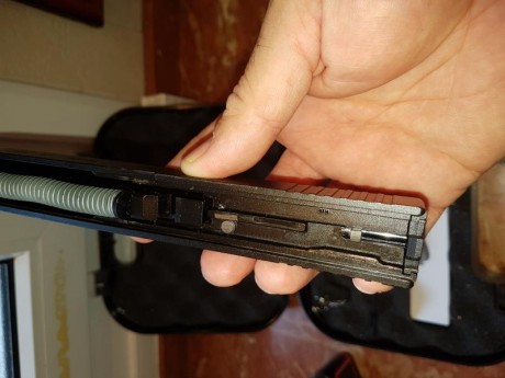 Guiada en licencia A. 50 disparos. Siempre en casa. ESTADO IMPECABLE. Regalo funda interior kydex. Dos 42