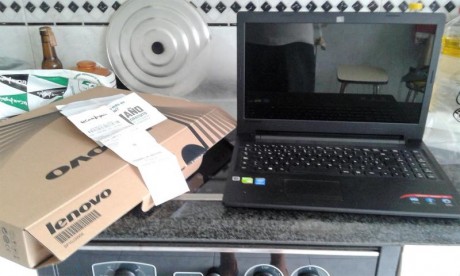Vendo portatil Lenovo , nuevo , impecable, aun tiene un año de garantia , comprado en el Corte Ingles 00